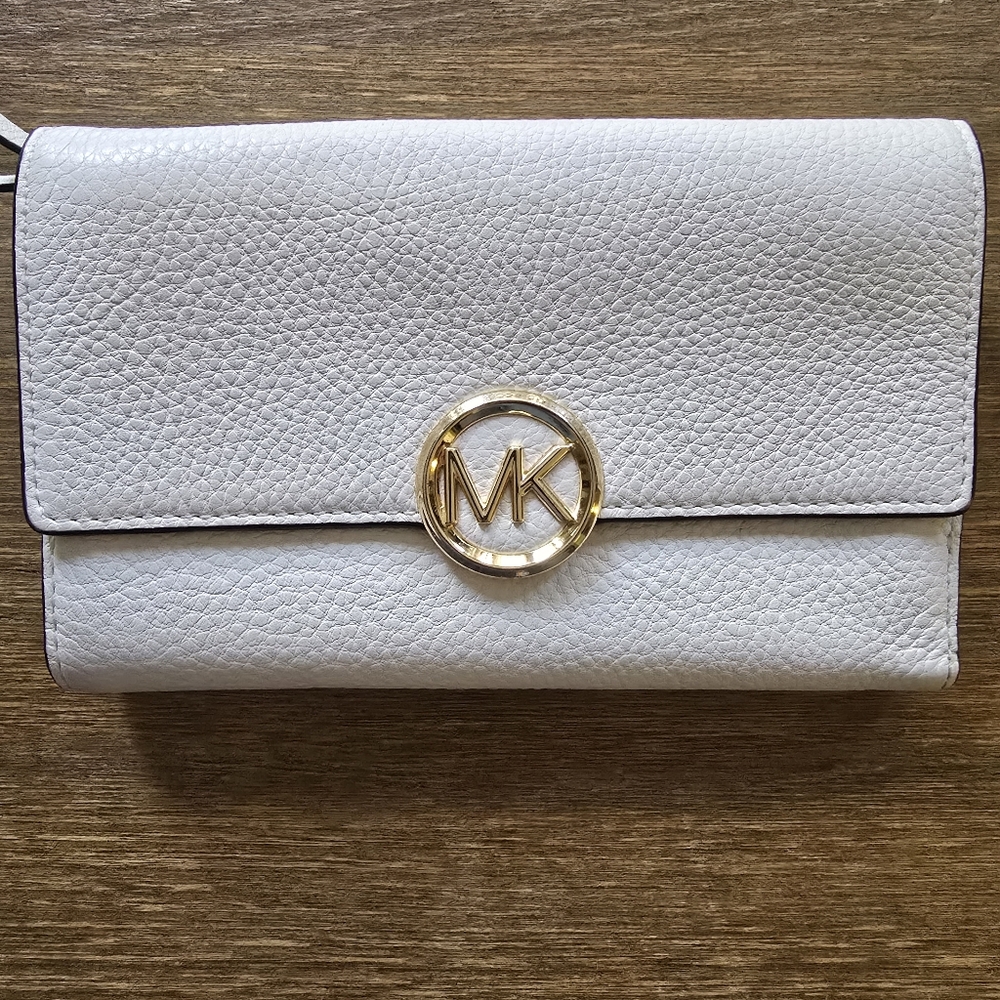 Lillie Pebble Leather Carryall Wallet